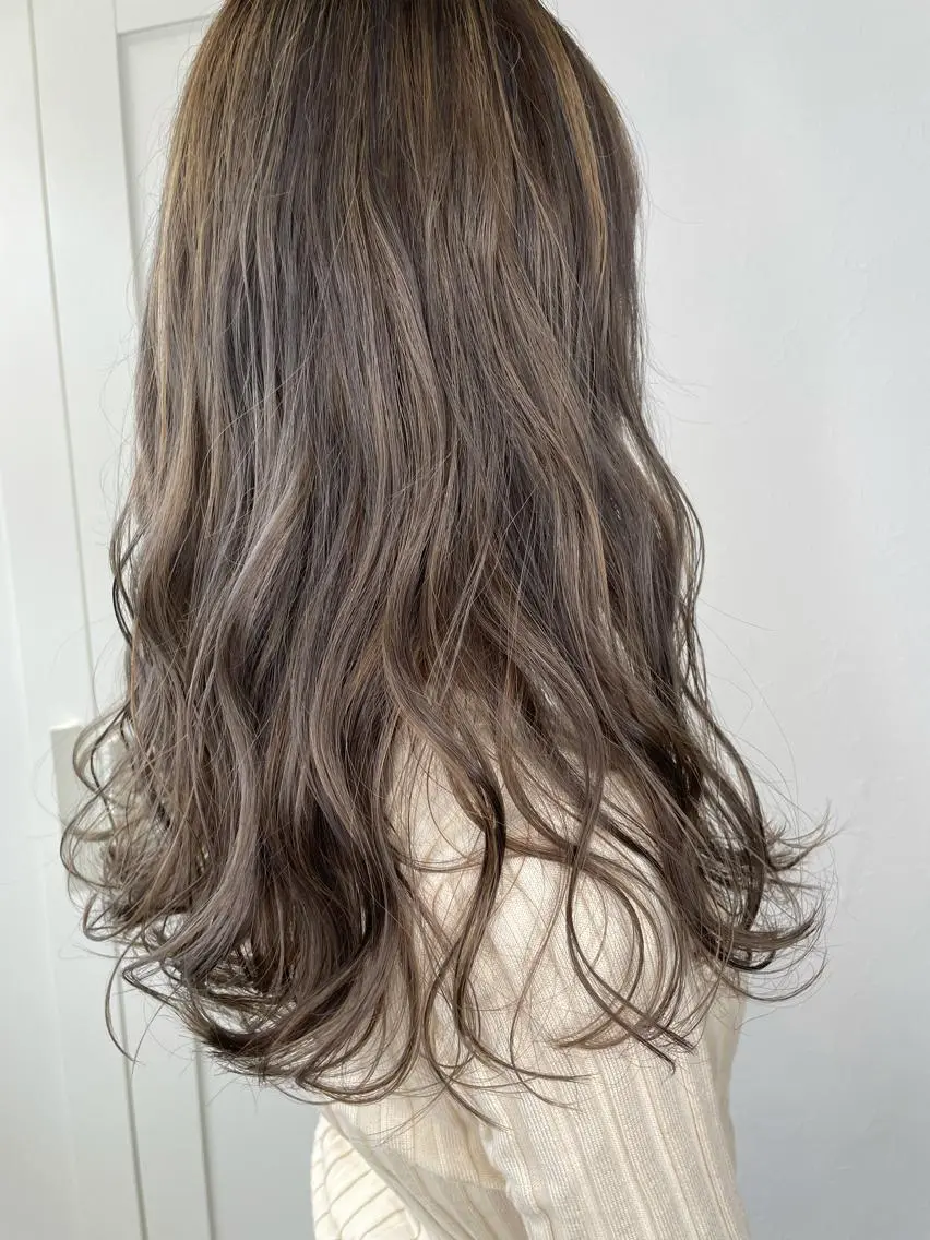ロング カラー ブリーチ 透明感カラー ハイライトカラー ハイライト ヘアカラー 🫧富田 苑実🫧のヘアスタイル