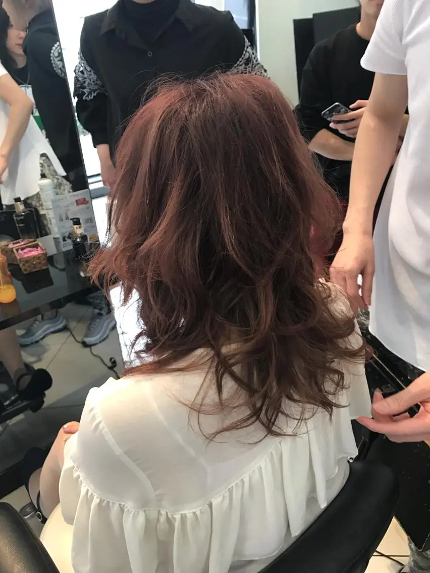 セミロング 外ハネヘア 大山 晃介のヘアスタイル
