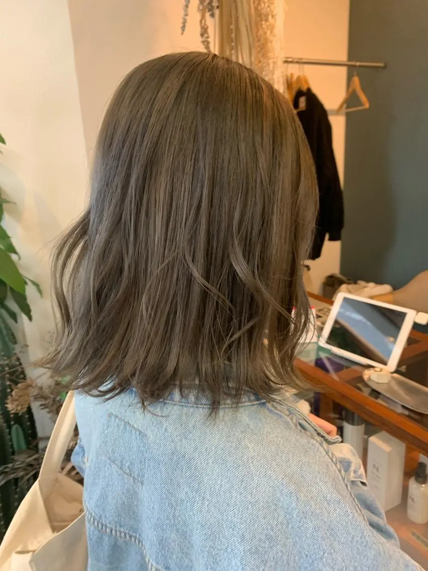 ミディアム カラー ブリーチ ケアブリーチ グレージュ オリーブグレージュ オリーブグレー 中目黒🌼 🌼ハナのヘアスタイル