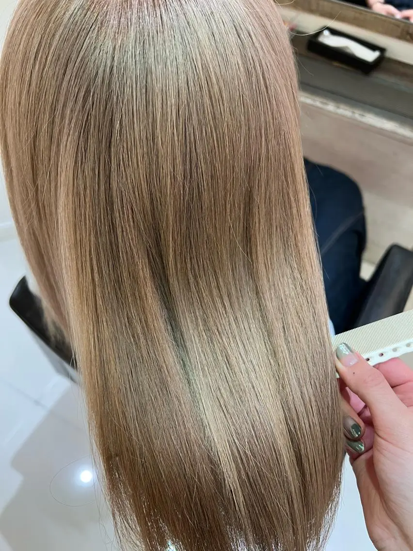 ロング 🤎艶感ベージュ/ ミルクティー🤎のヘアスタイル