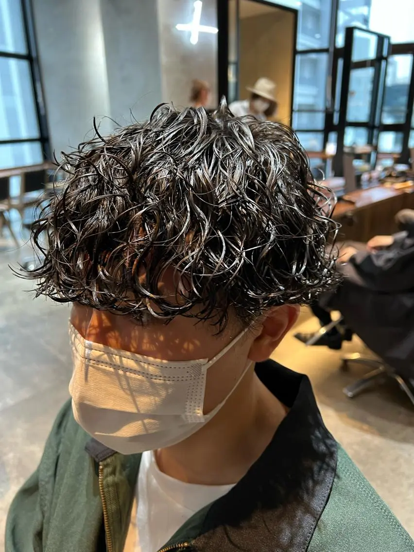ショート パーマ メンズ カット パーマ トリートメント 波巻きスパイラルパー マ/シャドウパーマ駿のヘアスタイル