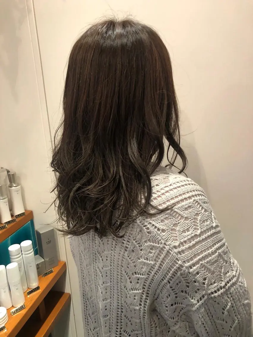 セミロング カラー カット ヘアカラー トリートメント MIOベージュカラー 柔らかいカラーのヘアスタイル