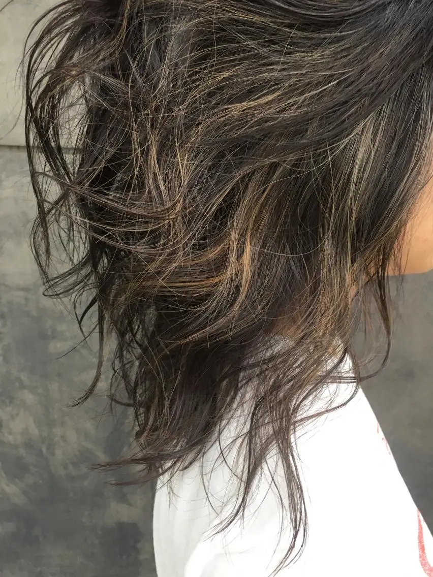 ミディアム カラー インナーカラー レイヤーカット BLend 渋谷のヘアスタイル