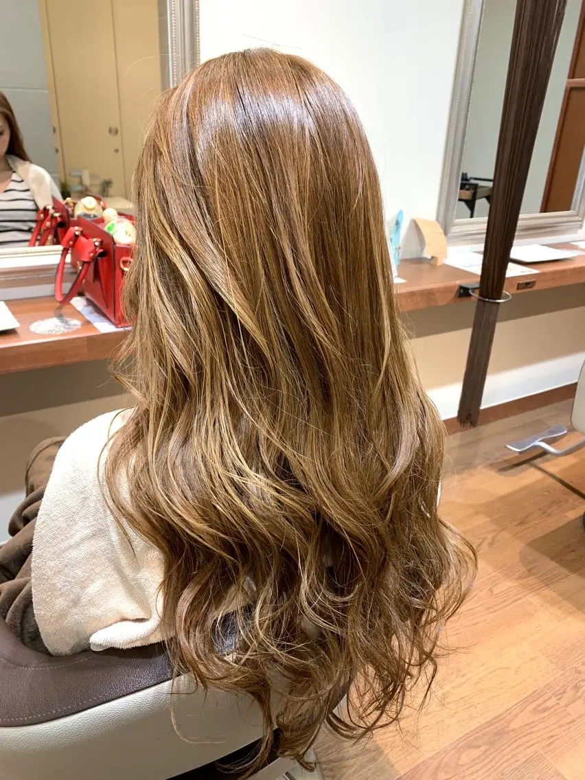 ロング ハイライト カット ヘアカラー トリートメント ハイトーン得意😍 Lumiereのヘアスタイル