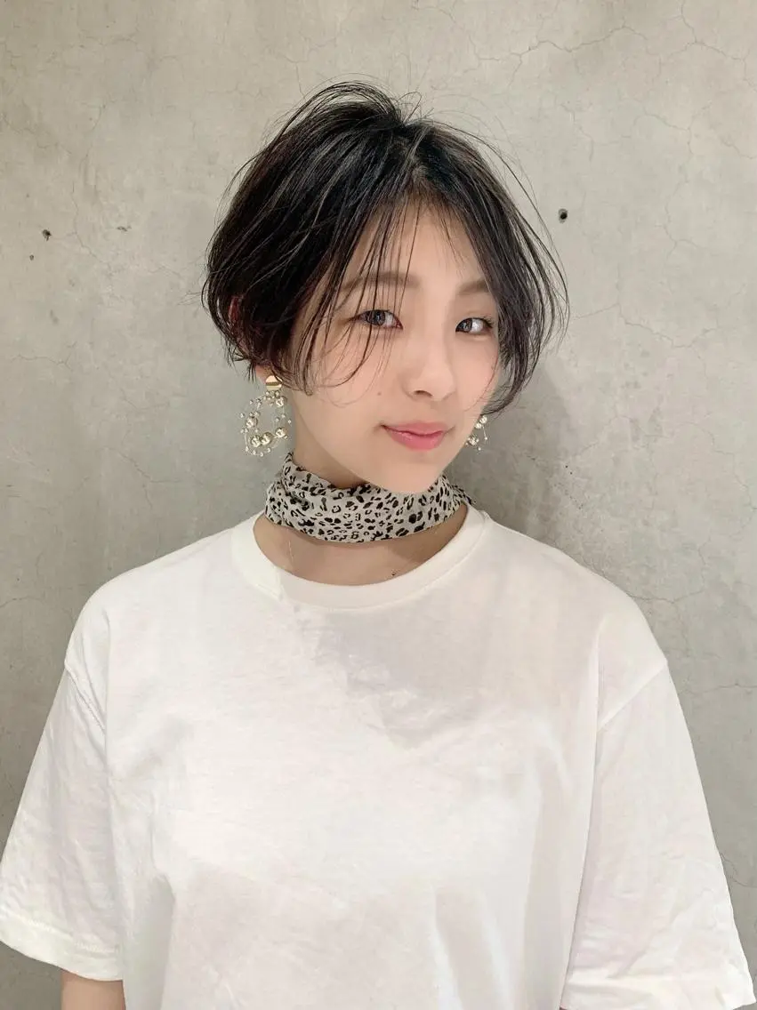 ショート 丸みショート ボブ 髪質改善 韓国風ヘア シースルーバング カット 🌹ハッシュカット、 レイヤー韓国ヘア🌹のヘアスタイル