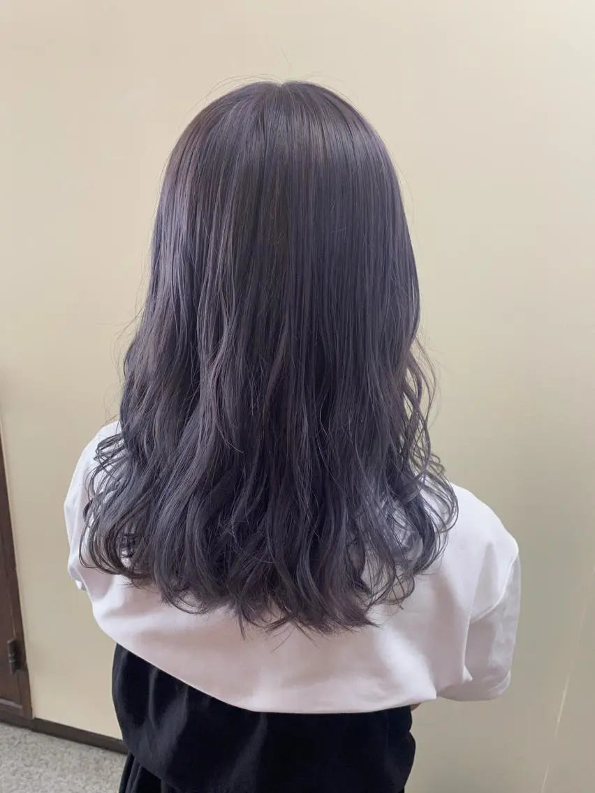 ミディアム カラー パープルカラー シルバー 清村 和音のヘアスタイル