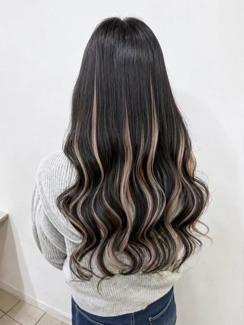ロング ヘアアレンジ カラー シールエクステ 黒髪 ブリーチ デザインカラー ダブルカラー エクステ¥5000 LuciAカラーのヘアスタイル