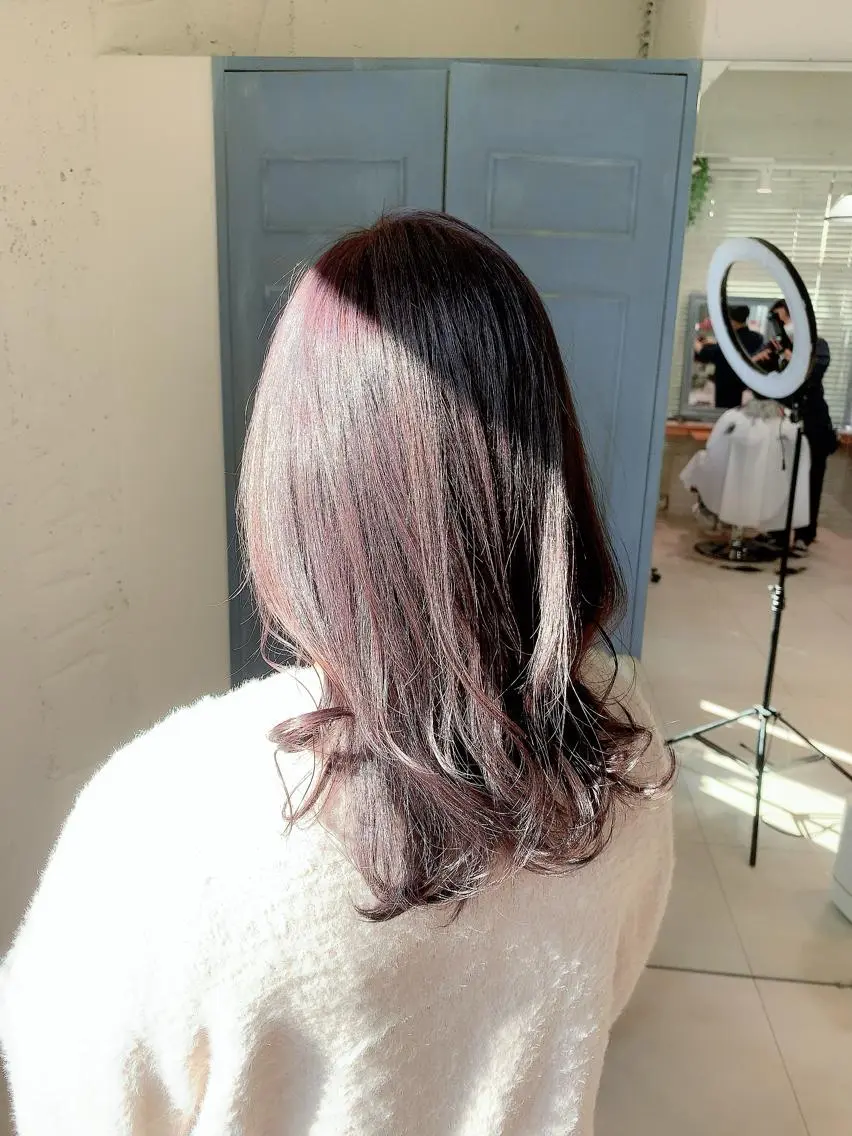 セミロング カラー 透明感ハイトーン🦄 キラ🌈のヘアスタイル