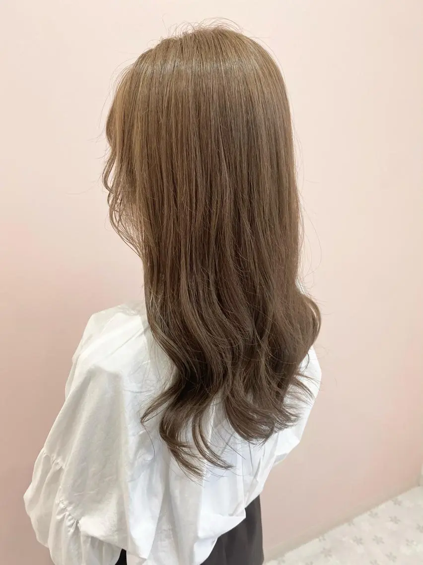 セミロング カラー グレージュ 西本 夏美のヘアスタイル