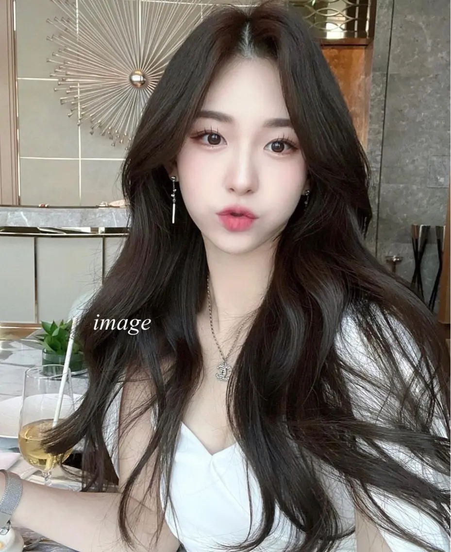 カラー 韓国ヘア レイヤーカットのヘアスタイル