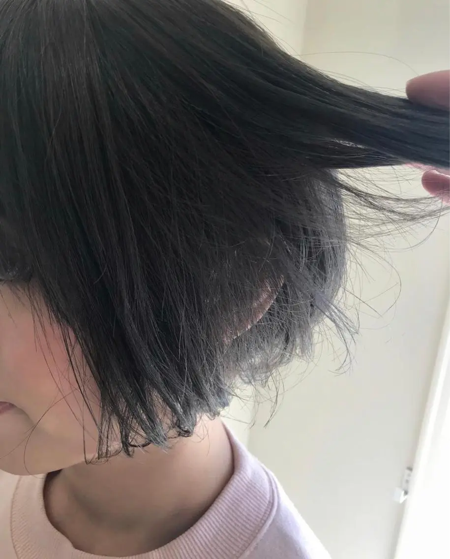 ショート カラー ヘアアレンジ ブルーカラー ブルージュ 福壽 優奈のヘアスタイル
