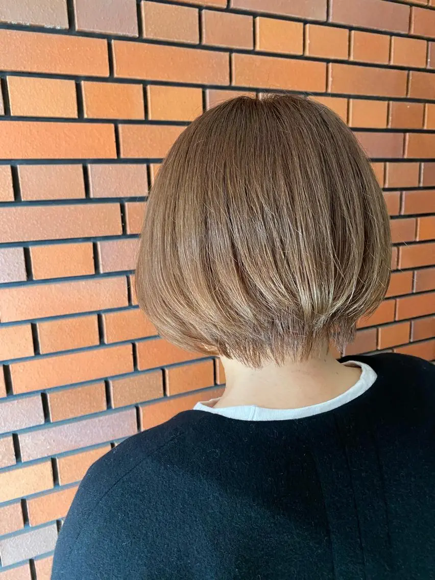 ショート カラー ベージュカラー ミルクティーベージュ ショートヘア カット ヘアカラー トリートメント エイト ウメダのヘアスタイル