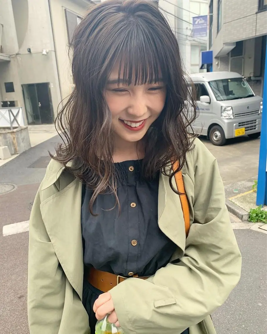 セミロング カラー ネイル ハイトーンボブ 前田 表参道　グレージュのヘアスタイル