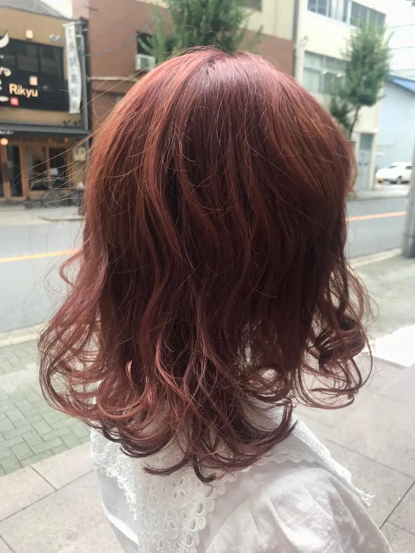 ミディアム カラー 岩谷/ブリーチ 🪽透明感カラーのヘアスタイル