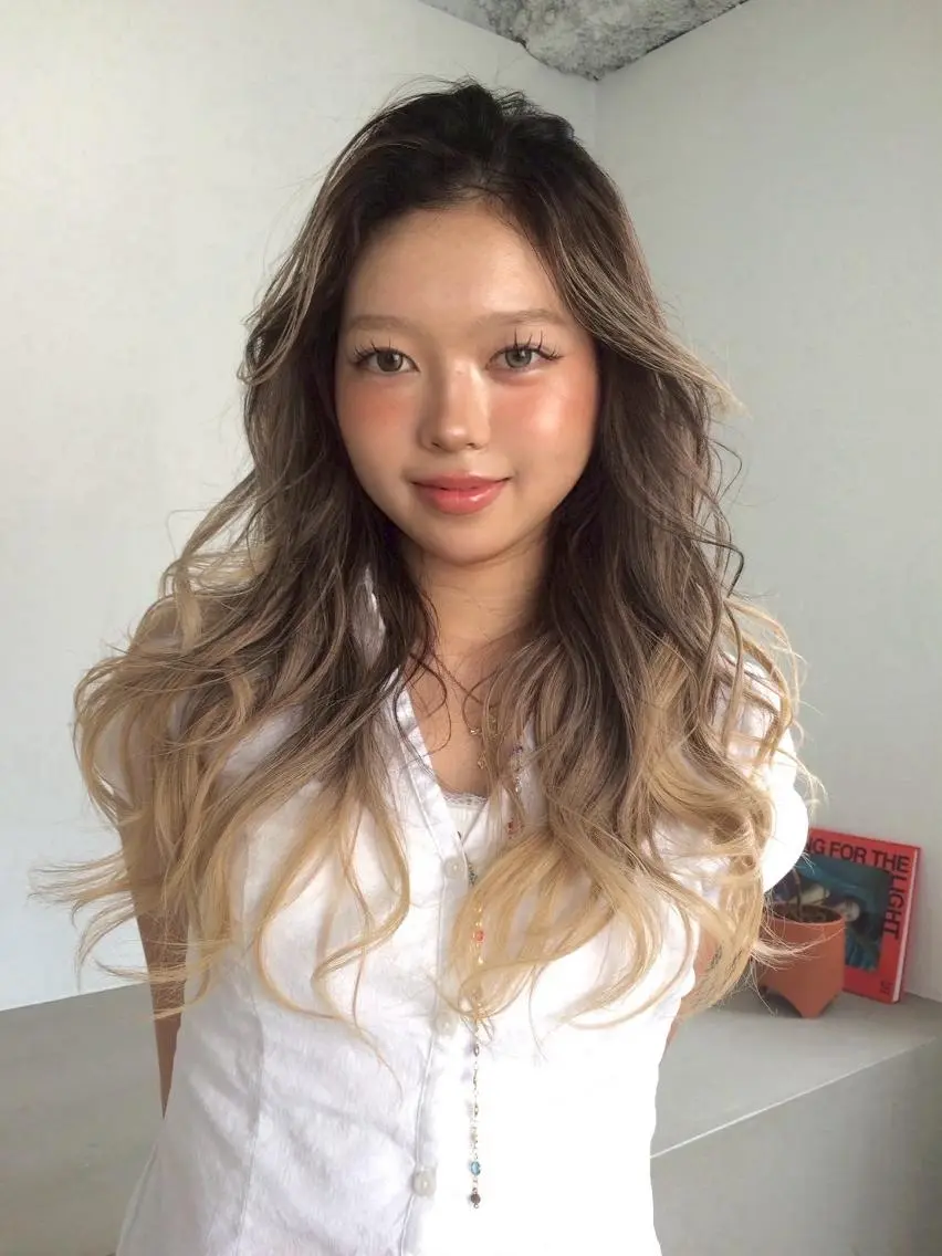 ミディアム カラー パーマ ミディアムパーマ ダブルカラー グラデーションカラー ハイライトカラー イルミナカラー カット ヘアカラー CEINEloq 学芸大学のヘアスタイル