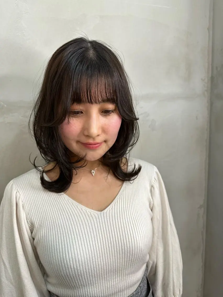 ミディアム カット ヘアカラー 益 佑夏のヘアスタイル