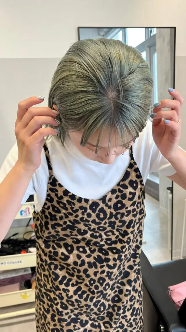 ショート カラー ヘアアレンジ 🫧umu.🫧韓国 /レイヤーカットのヘアスタイル