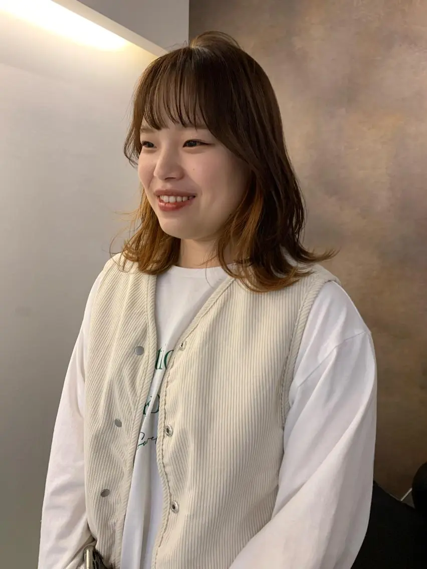 ミディアム カラー ヘアカラー SAKINO ベージュカラーのヘアスタイル