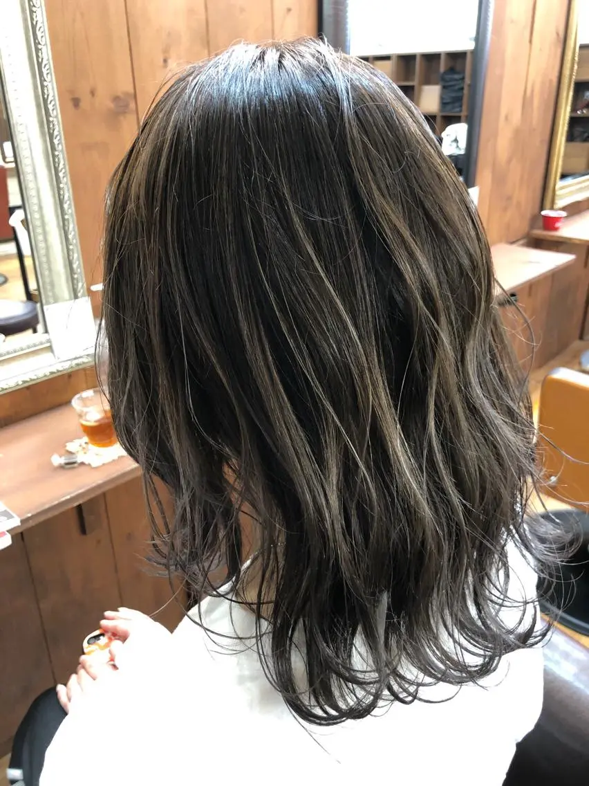 セミロング カラー グラデーションカラー ハイライトカラー ハイライト 髪質改善縮毛矯正なら ✨伊藤佳祐✨のヘアスタイル