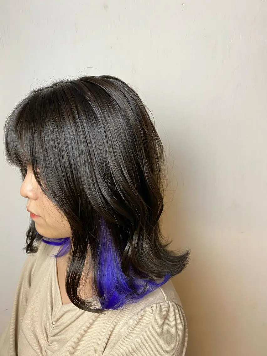 ミディアム カラー ブルーカラー インナーカラー ハラ ルイスのヘアスタイル