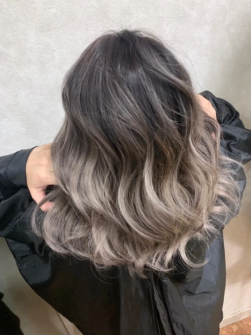 ミディアム 穐田 司樹のヘアスタイル