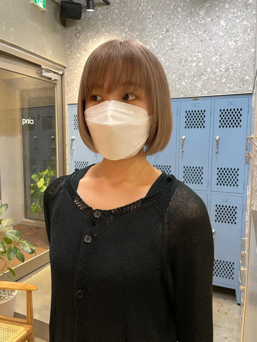 ショート カラー ネイル マツエク・マツパ アイブロウ 失敗しないハイトーン ✨ミルクティー/ミワのヘアスタイル