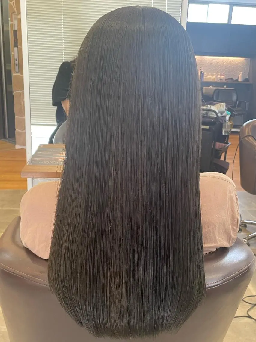 ロング 開發 紗貴のヘアスタイル