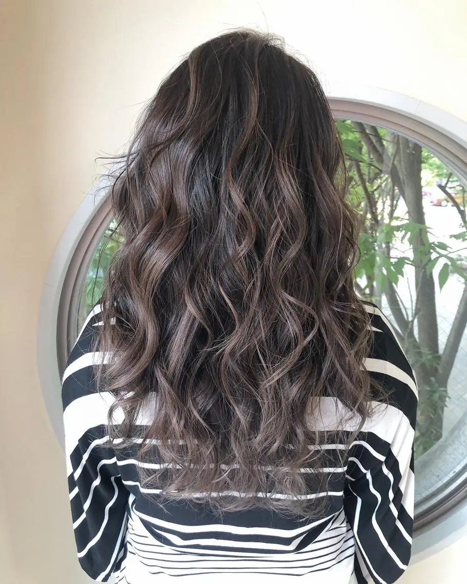 ロング カラー パーマ 上霜 菜月のヘアスタイル