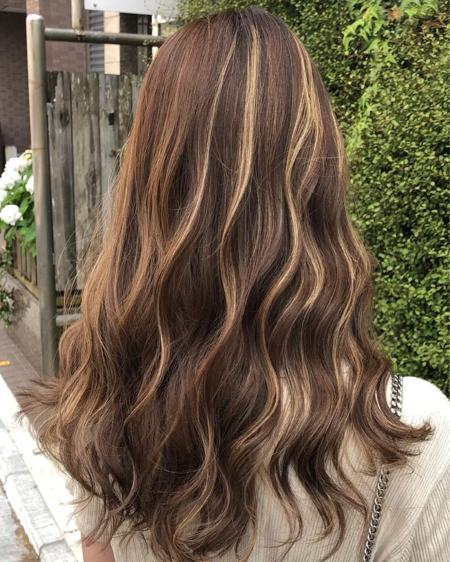 ロング カラー ブリーチ ハイライトカラー ハイライト 乕谷 美潮のヘアスタイル