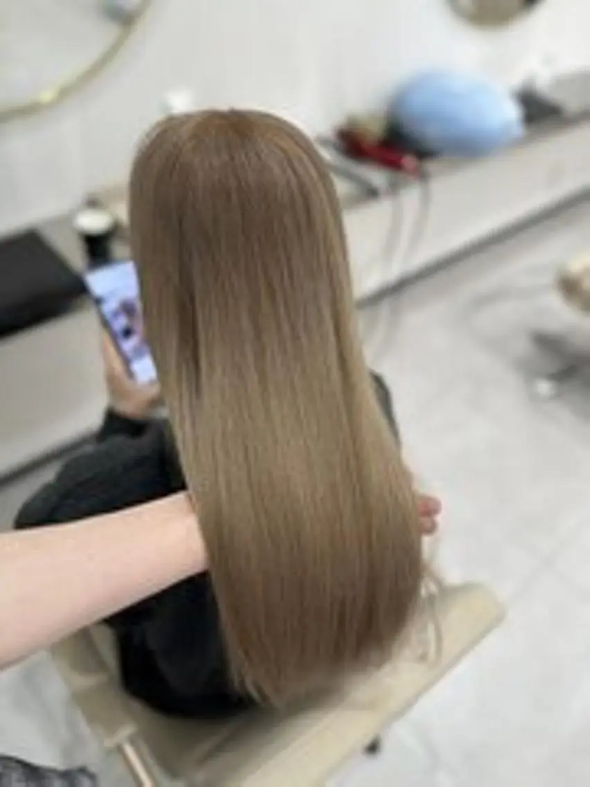 ロング ボブ ハイライト 学生 髪質改善 レイヤーカット number eluneのヘアスタイル