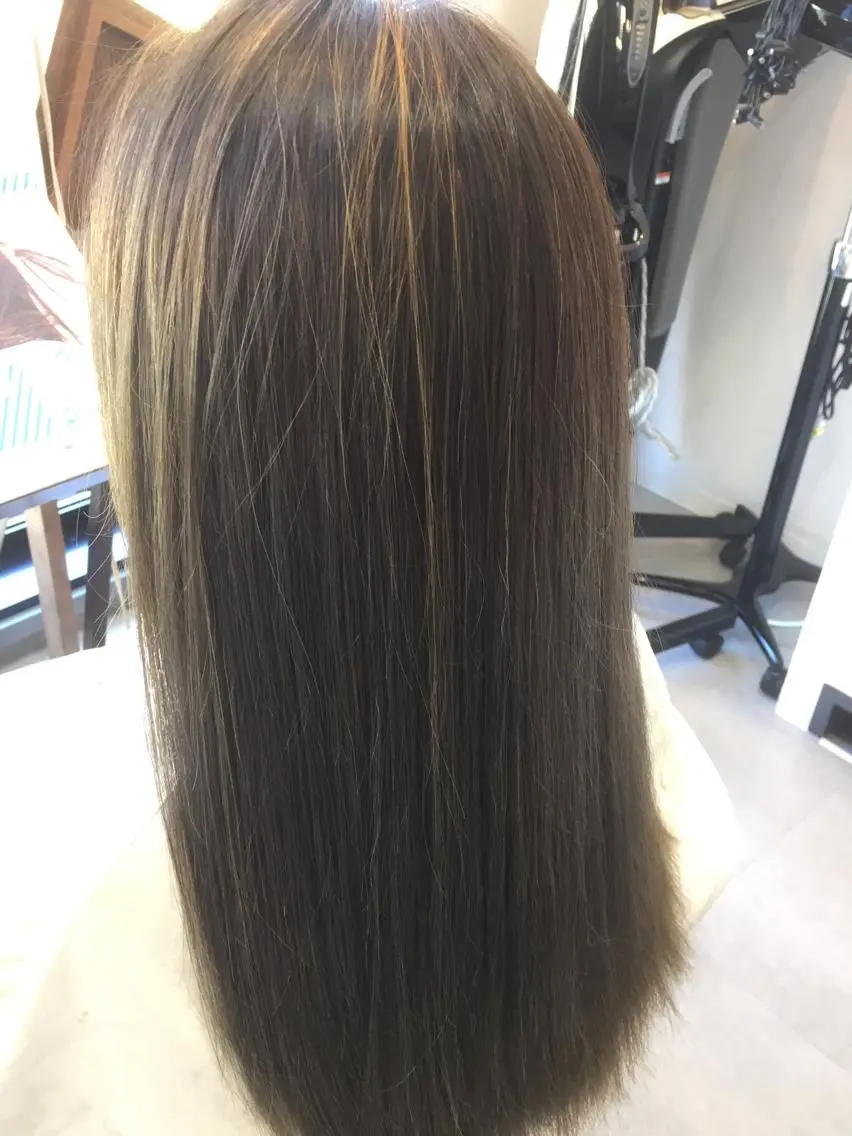 カラー アッシュ ブリーチ ハイライトカラー 吉田 茉生のヘアスタイル