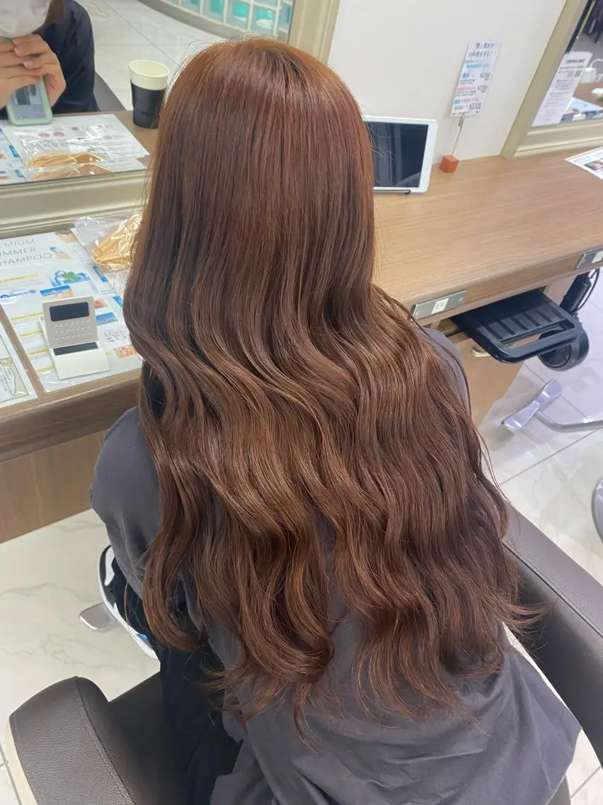 ロング カラー ベージュカラー ブリーチ ブリーチなしカラー オレンジ オレンジベージュ カット ヘアカラー トリートメント 長妻莉央/縮毛矯正 髪質改善カラーのヘアスタイル