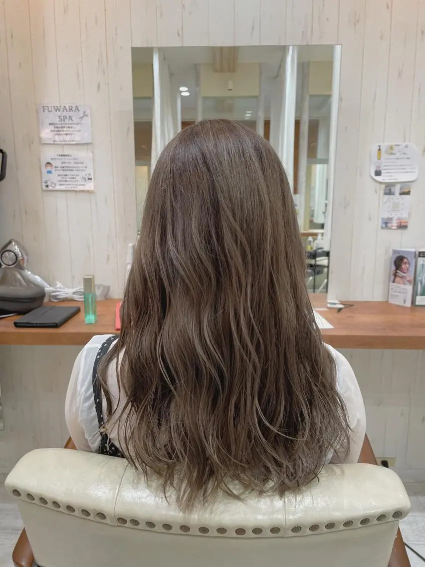 セミロング カラー ベージュカラー ミルクティーベージュ 中嶋 紘夢のヘアスタイル