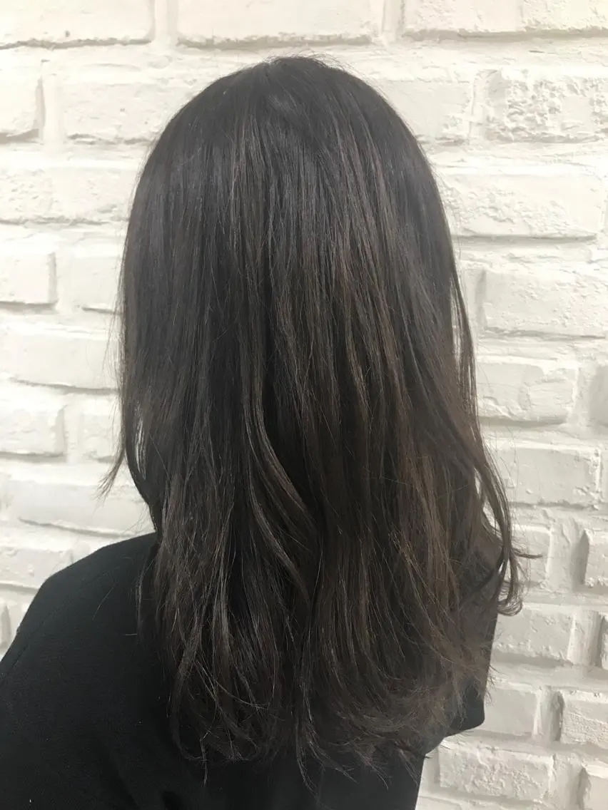 セミロング カラー アッシュ ハイライトカラー ハイライト 【暖色カラー特化】 中山由梨のヘアスタイル