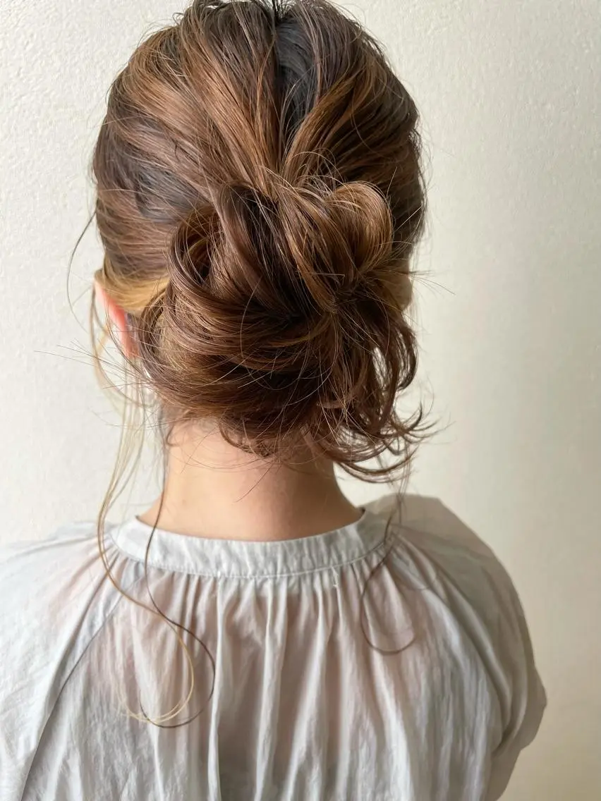 セミロング ヘアアレンジ お団子ヘア 沢田 瞳のヘアスタイル