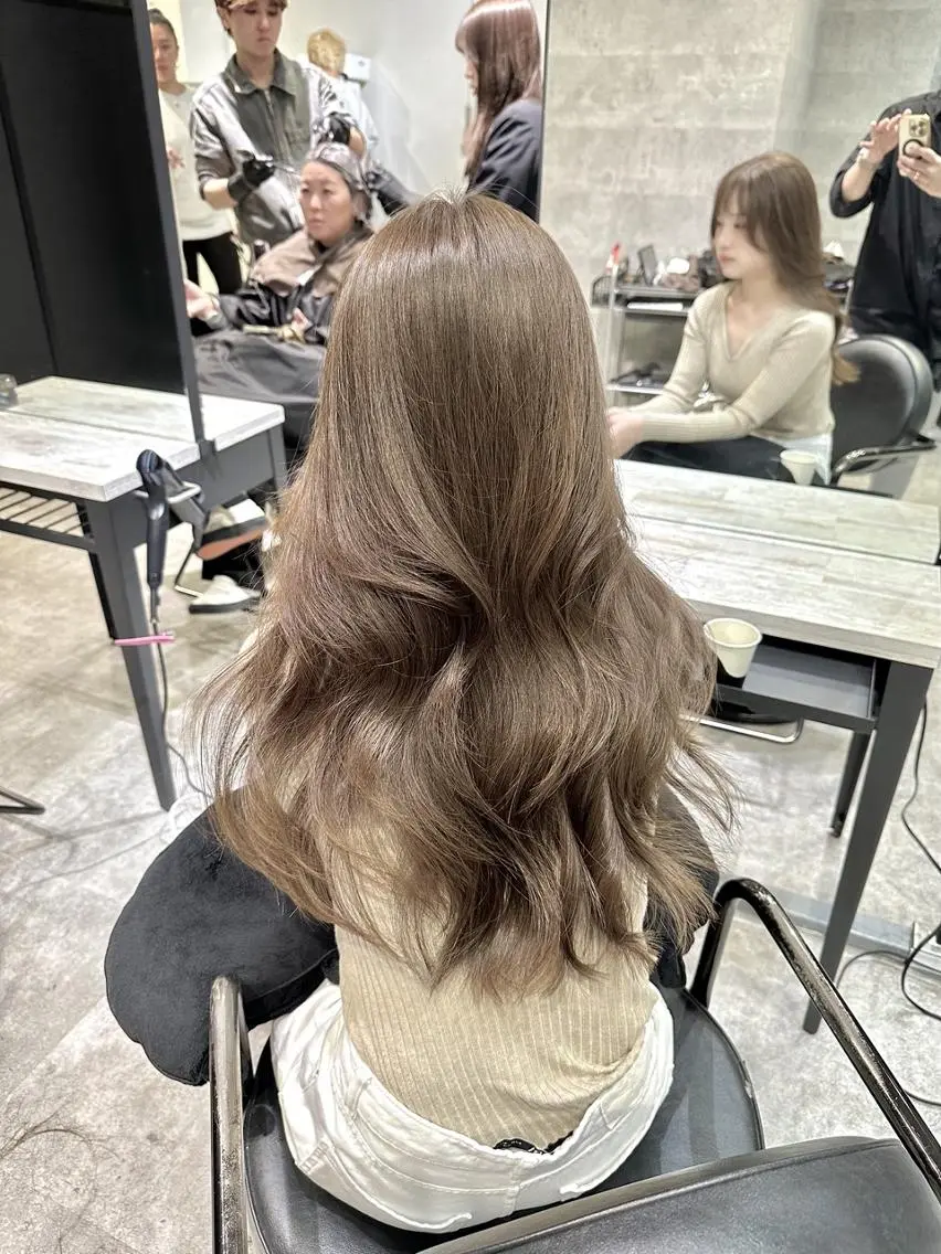 ロング カラー ヘアアレンジ カット ヘアカラー トリートメント _WHITE 難波本店のヘアスタイル