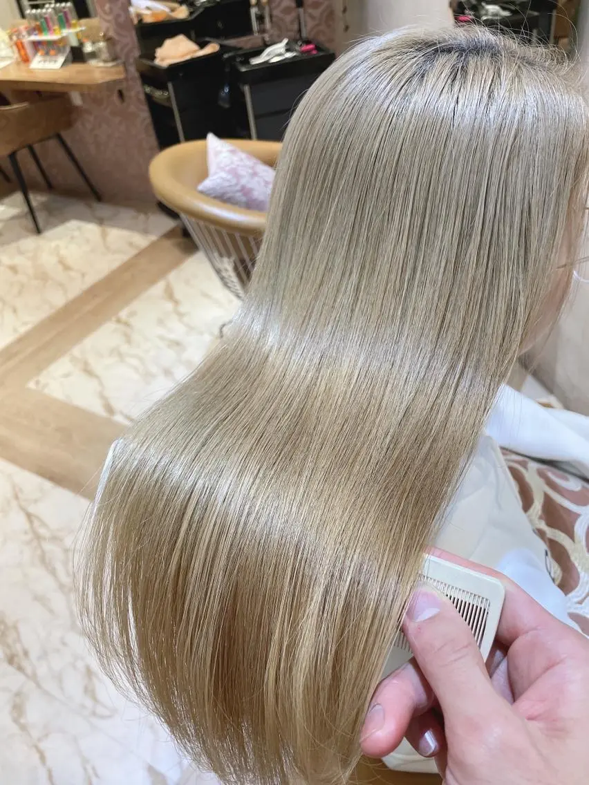 セミロング カット ヘアカラー トリートメント 縮毛矯正・髪質改善 ❣️三浦正也のヘアスタイル