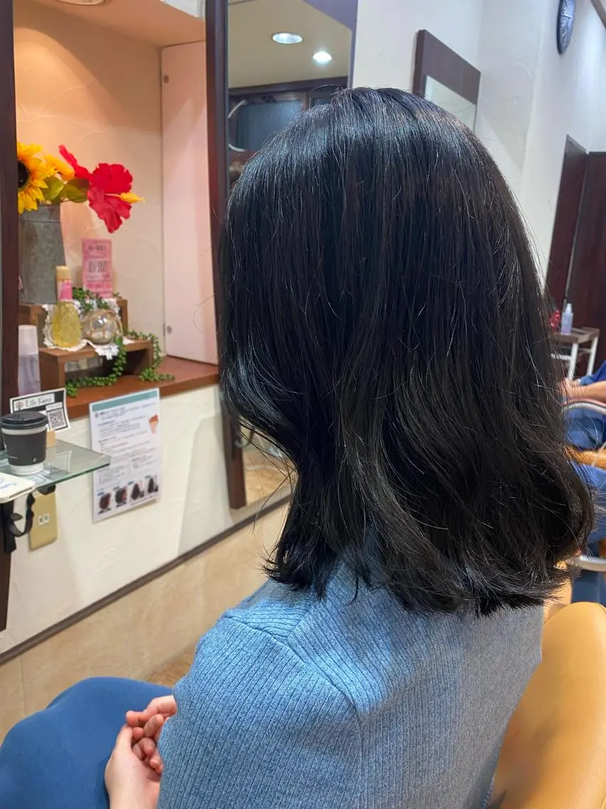 ミディアム カラー 黒髪 ブリーチ ブルーカラー 透明感カラー サプリームヘア 飯田みち瑠のヘアスタイル