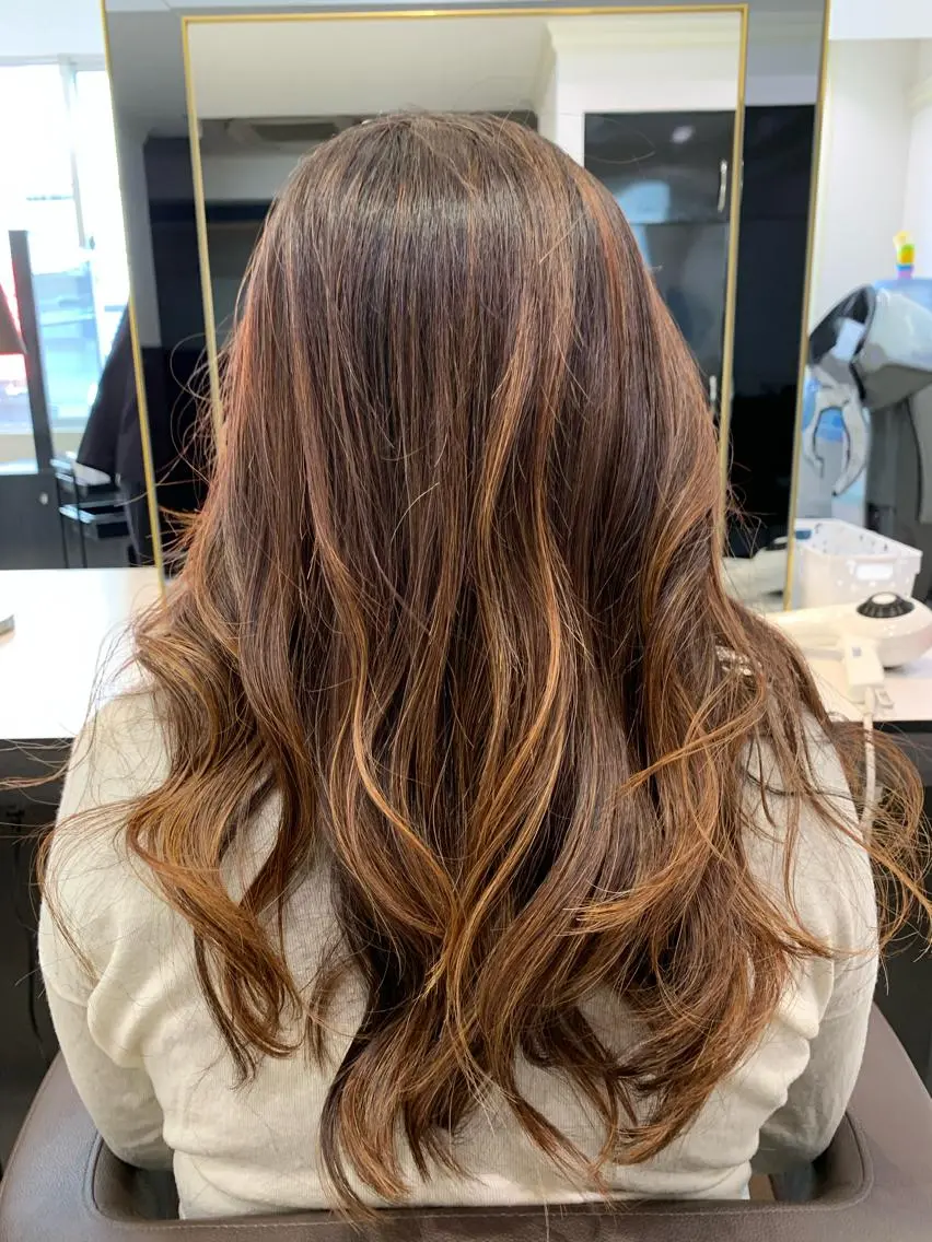 ロング カラー ヘアアレンジ ロングレイヤー ハイライトカラー ハイライト レイヤーカット ロング 小田切 栄司のヘアスタイル