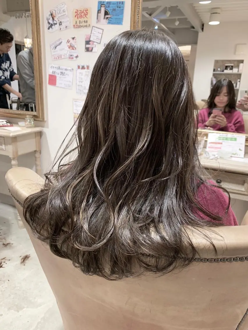 セミロング カラー ハイライトカラー ハイライト Lolonois池田 代表 鍜治本颯太のヘアスタイル