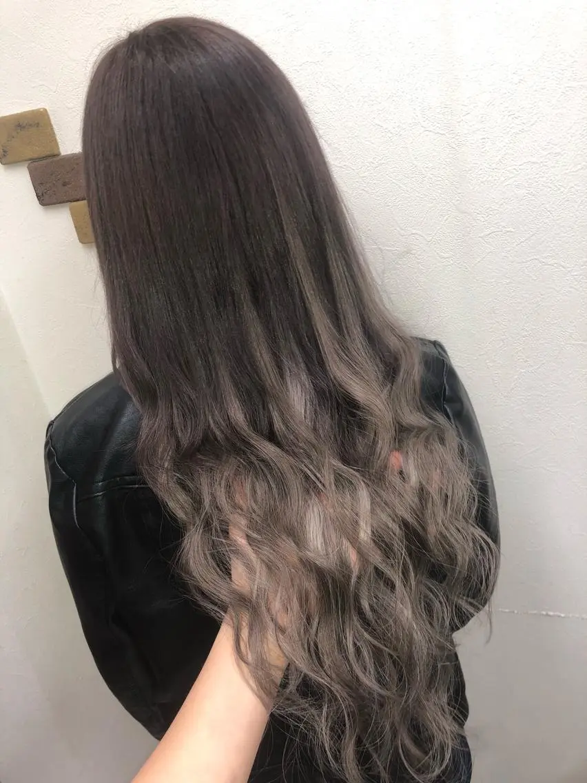 ロング カラー アッシュ アッシュグレー グラデーションカラー ヘアカラー トリートメント エクステ MAKO ❤️🔥NEXTのヘアスタイル