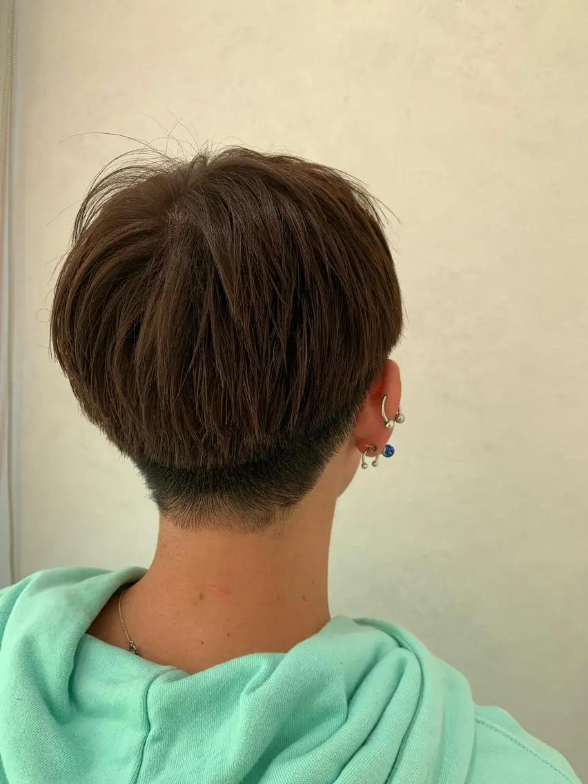 ショート カラー メンズ アッシュ 黒髪 ブルーカラー ブルーアッシュ ハイトーンカラー🤍 山下 優華のヘアスタイル