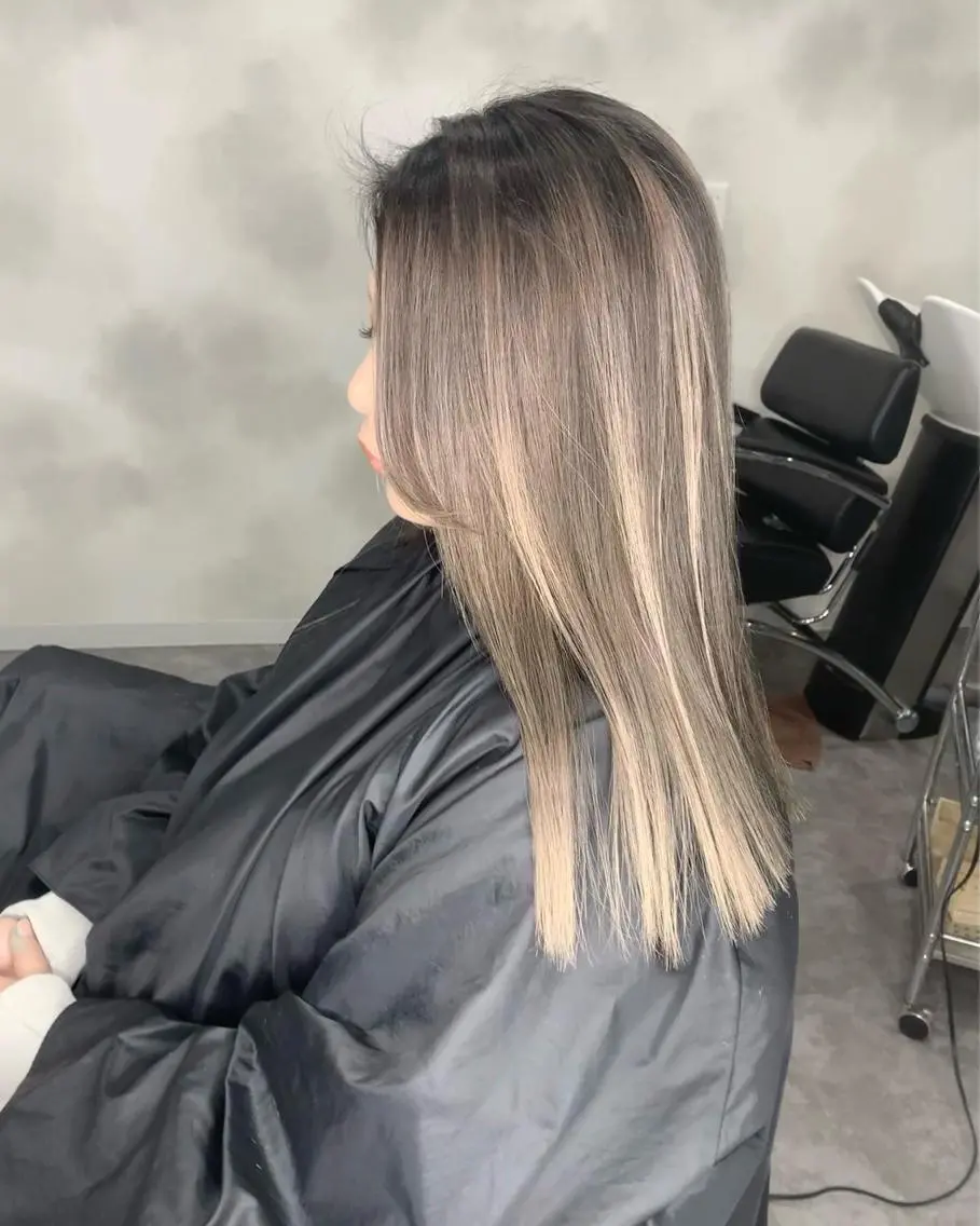 セミロング カラー タニ ユウのヘアスタイル