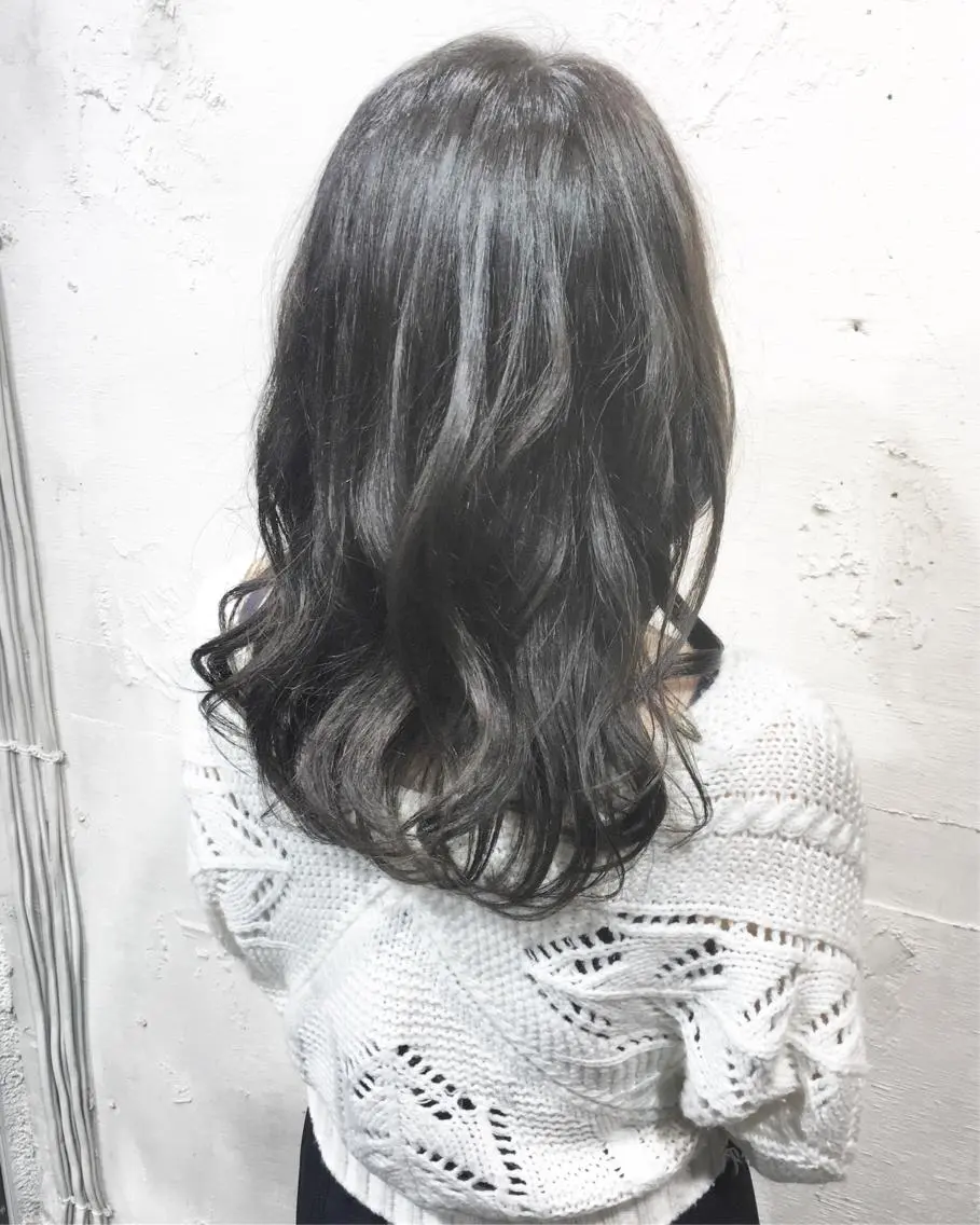 セミロング カラー 透明感カラー グレージュ 外国人風カラー ✨艶髪✨透明感✨ 山内大樹のヘアスタイル