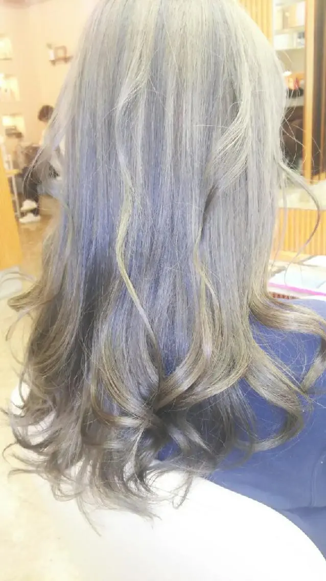 ロング カラー アッシュ グレージュ トリートメント 脇田 雄大のヘアスタイル