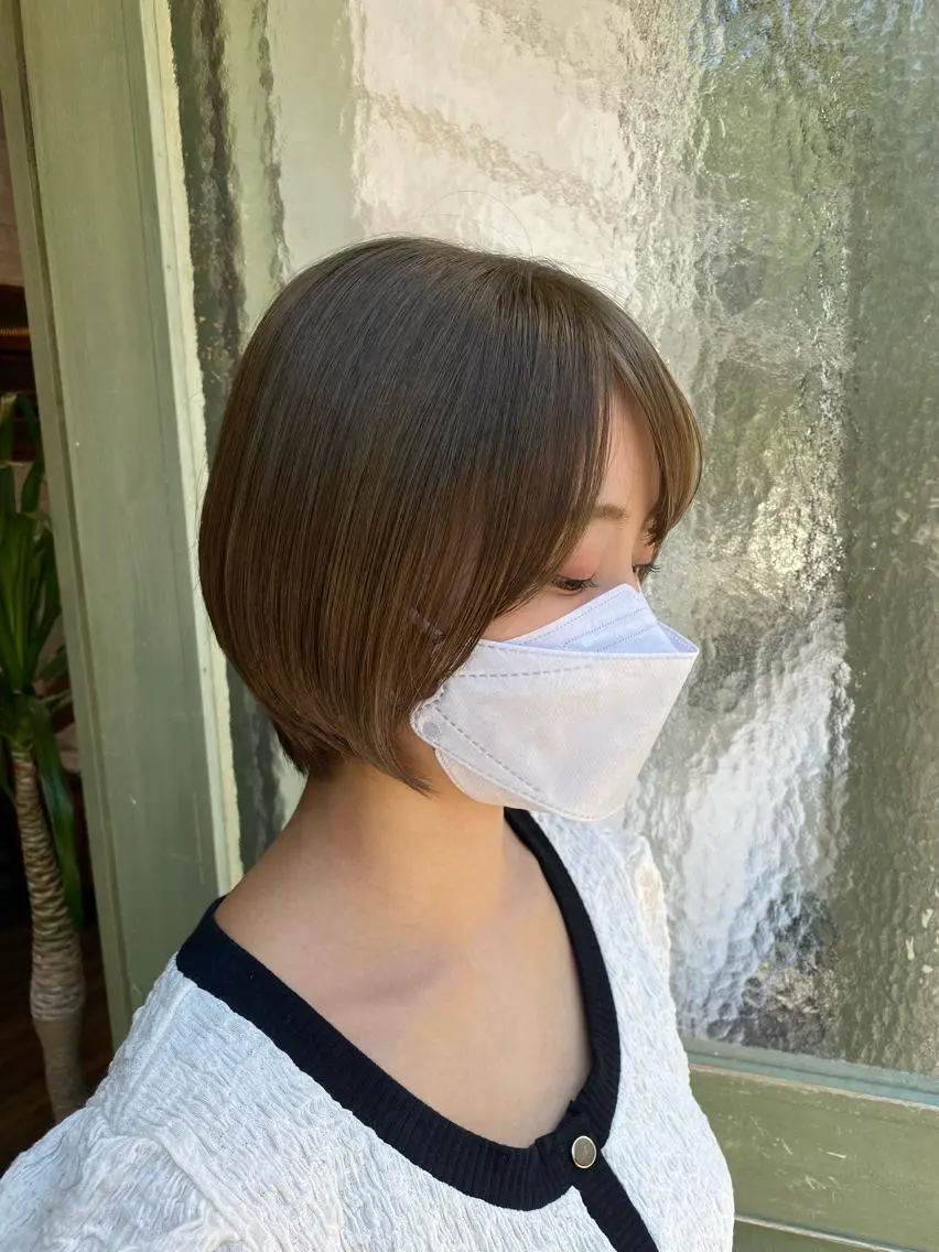 ショート カラー ベージュカラー ブリーチ オリーブベージュ やました もえかのヘアスタイル