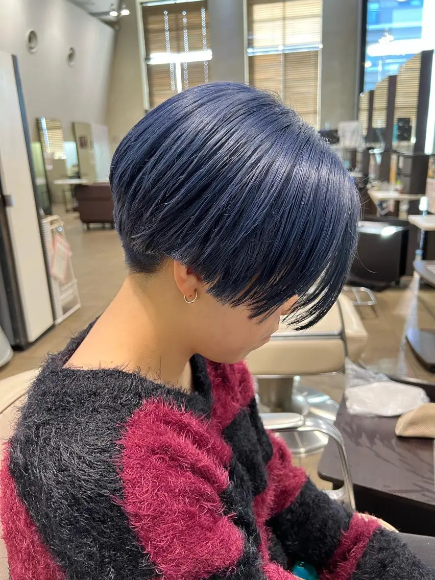 ショート カラー ハンサムショート ネイビーカラー ショートヘア brace今里店店長 加井直樹のヘアスタイル