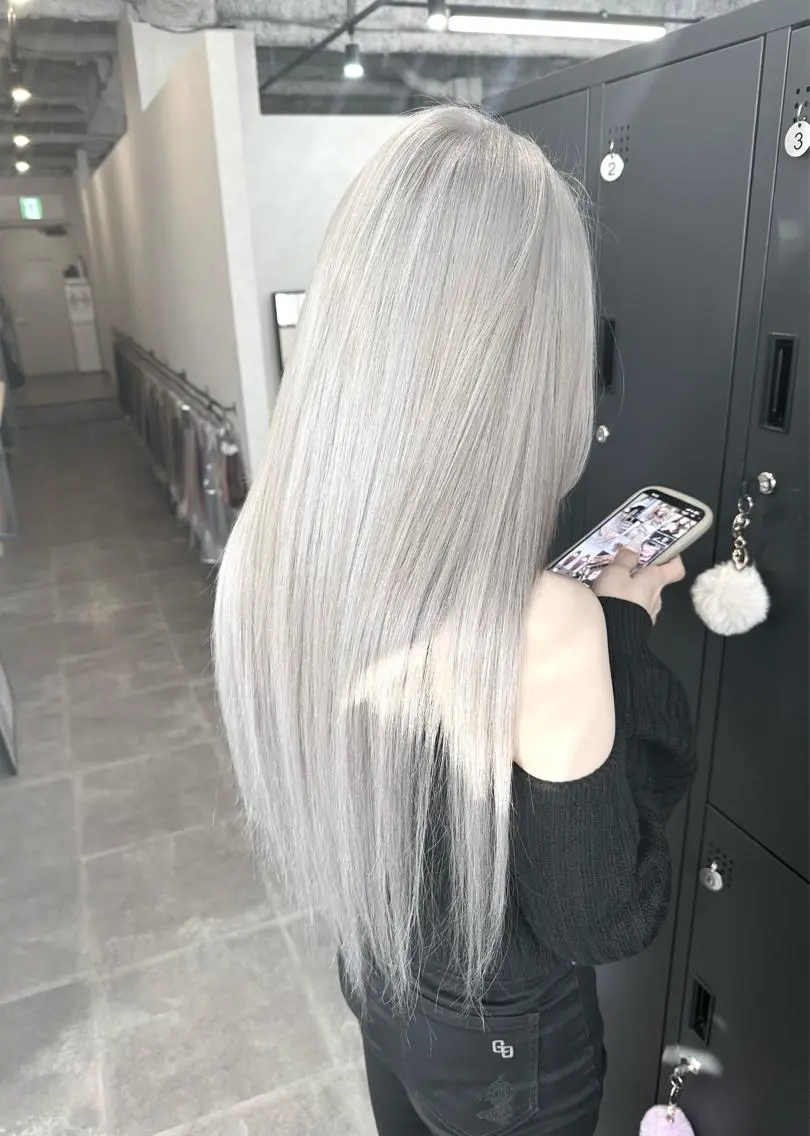 ロング カラー シールエクステ アディクシーカラー バレイヤージュ ブリーチ ケアブリーチ ハイトーン カラーのヘアスタイル