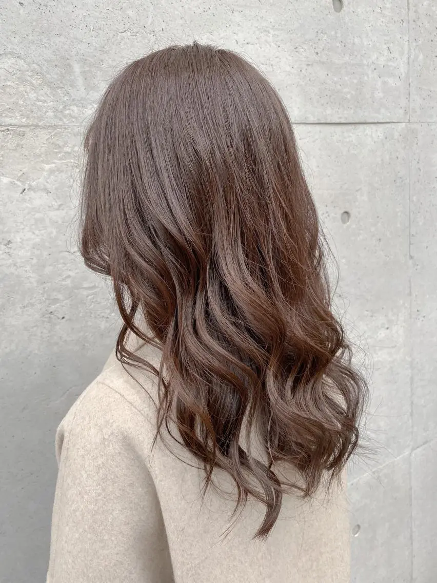 セミロング カラー グレージュ イルミナカラー シルバー シルバーグレージュ 【透明感、艶髪】西村 有司のヘアスタイル