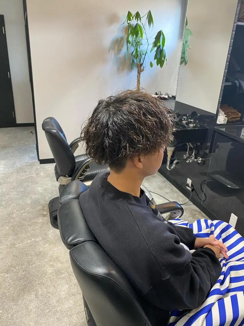 ショート パーマ メンズ フェードカット メンズパーマ スキンフェード ツイストスパイラルパーマ スパイラルパーマ パーマ 前田賢生 ご新規様はNGのヘアスタイル